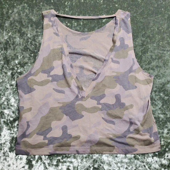 Hollister Sport Camo Crop top - Picture 7 of 7
